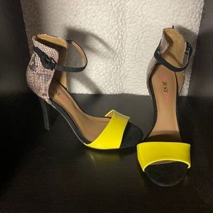 Unused heel shoes